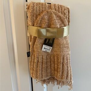 Women’s brand new mixit hat and scarf set